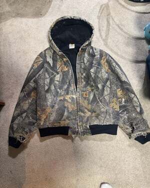 Vintage Thrashed Carhartt J144 CMO Realtree Hardwoods Camo-Lined Active Jacket